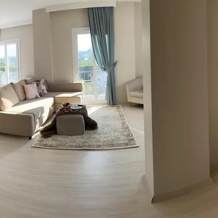 B. Equine Range בית חווה