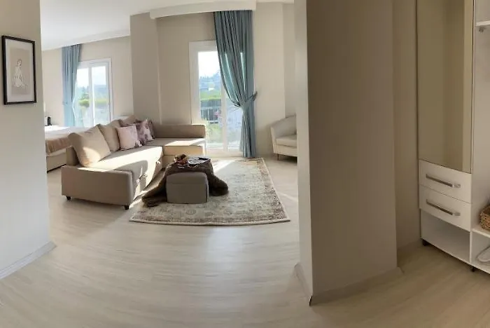 B. Equine Range בית חווה