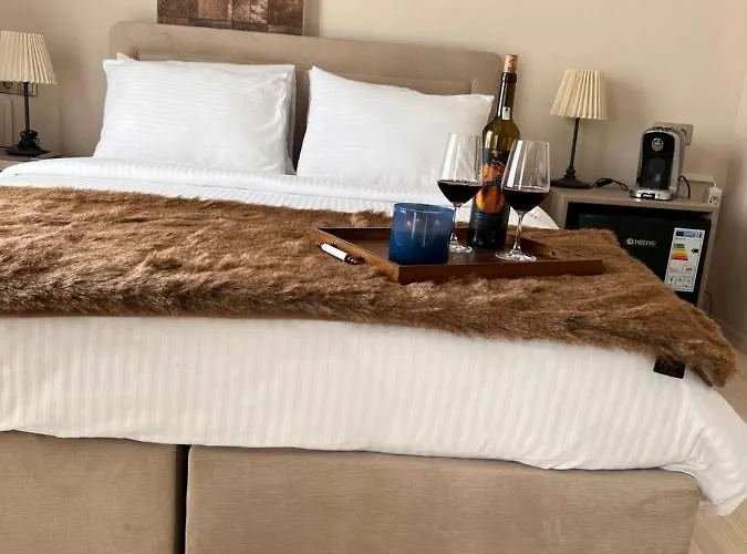 B. Equine Range בית חווה Narlidere