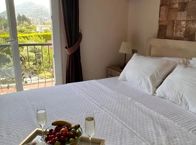 B. Equine Range בית חווה *