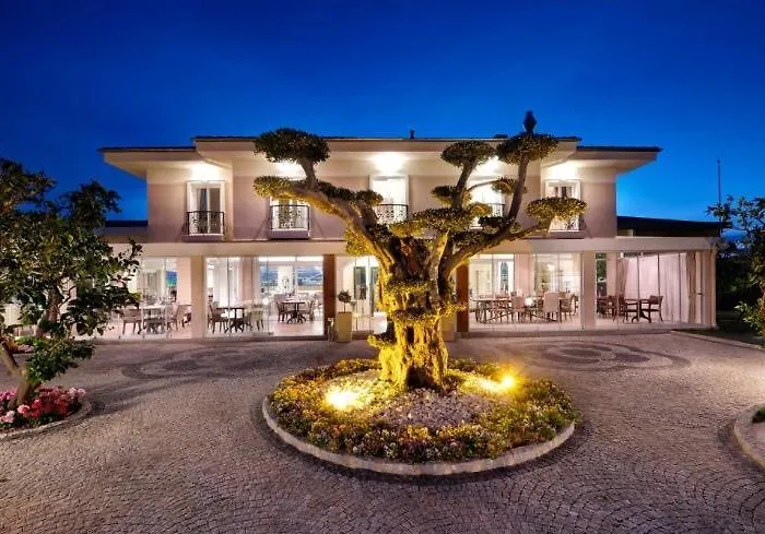 B. Equine Range בית חווה Narlidere